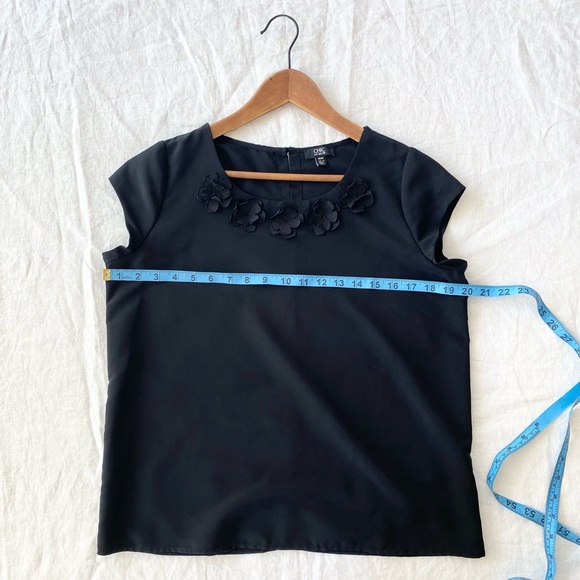 Chic by Jacob Black Blouse With Floral Detail - Picture 2 of 10